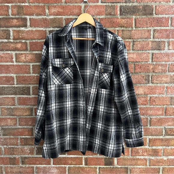 Papermoon Tops - Black and White women’s flannel shirt size L cozy and comfy